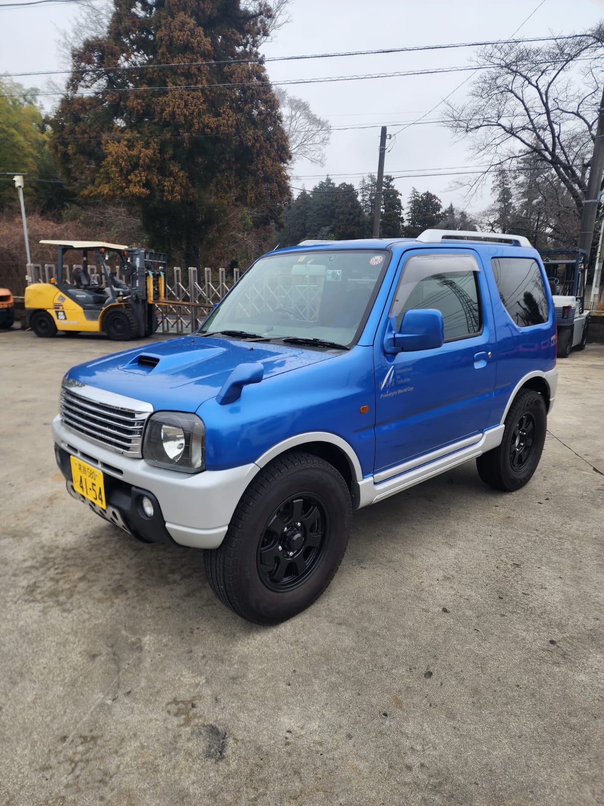 Blue/Silver 2001 Suzuki Jimny 4x4 kei SUV, photo 2 of 11
