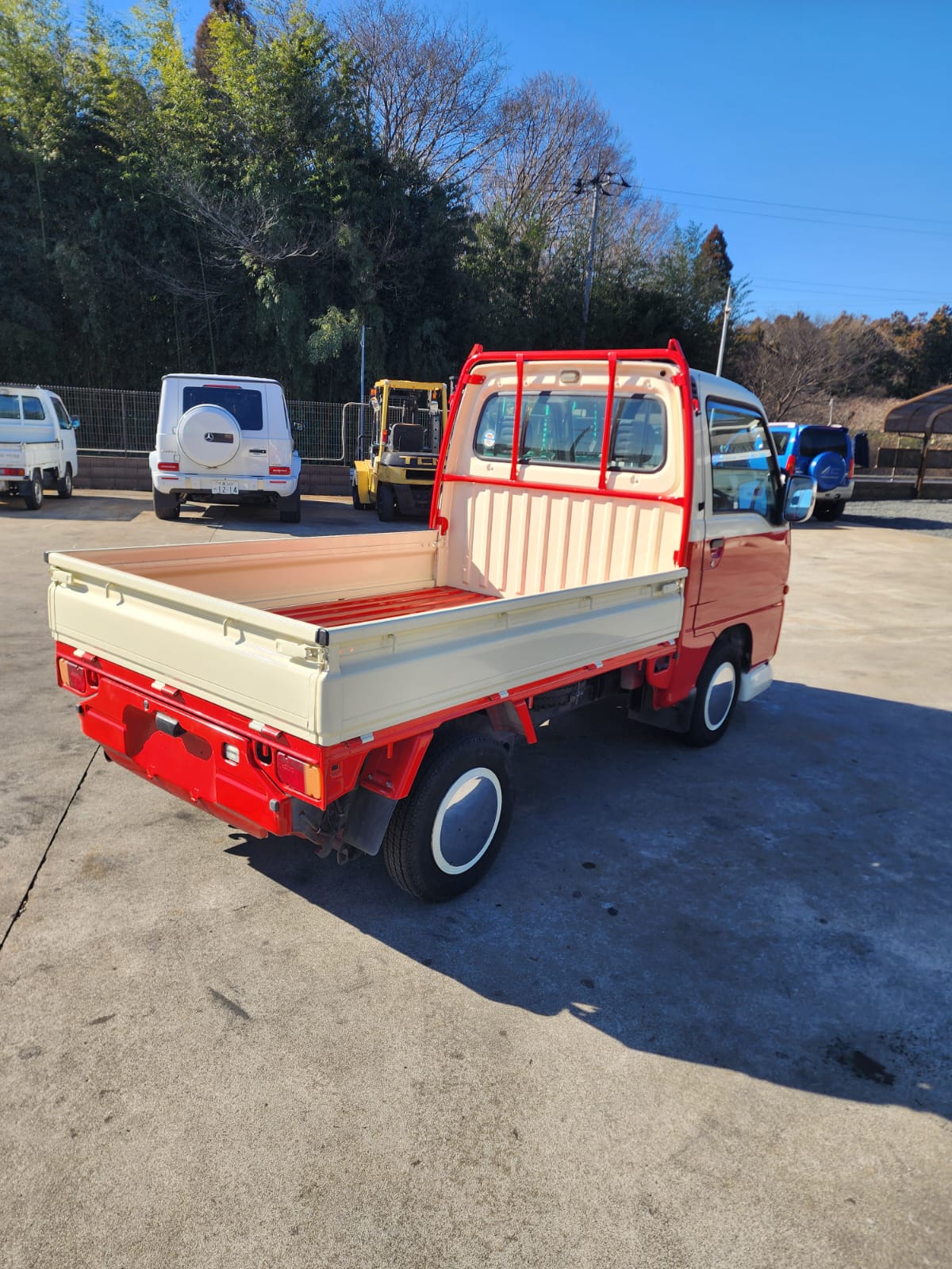 Red/White 1997 Subaru Sambar 4x4 kei truck, photo 3 of 11