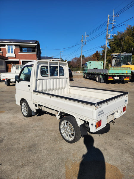 White 2001 Daihatsu Hijet 4x4 kei truck, photo 4 of 10