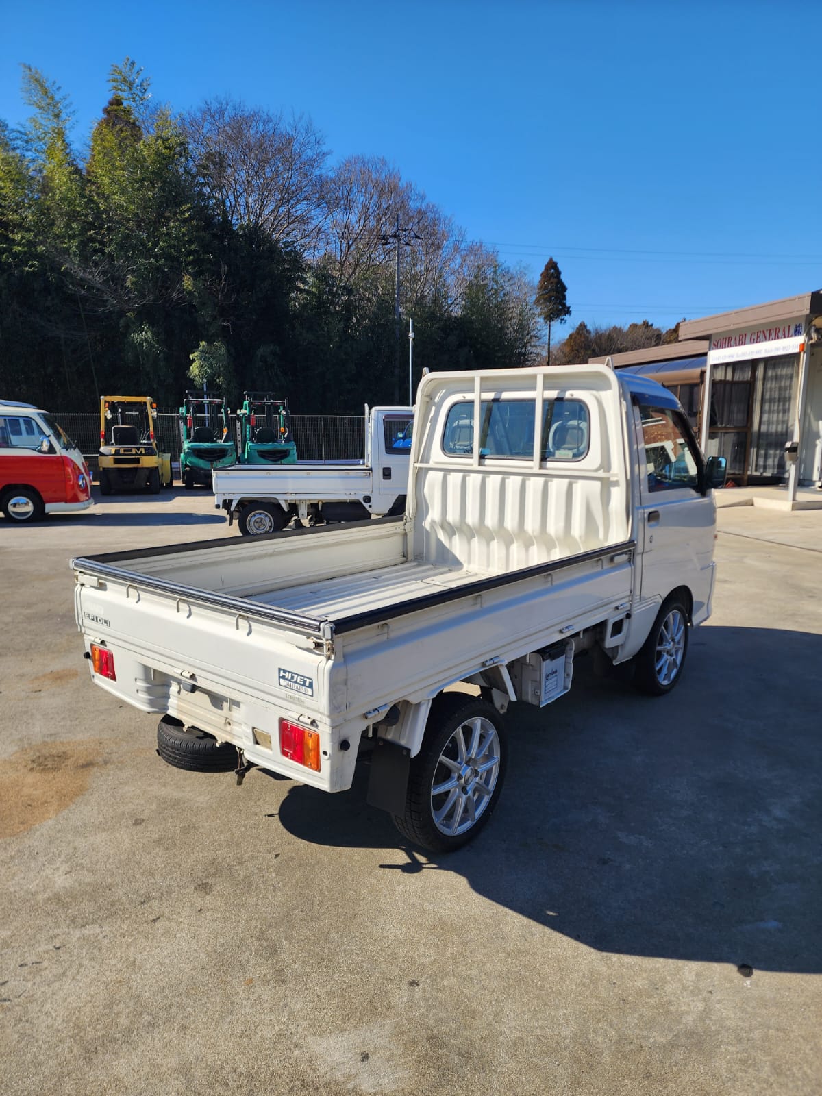 White 2001 Daihatsu Hijet 4x4 kei truck, photo 3 of 10