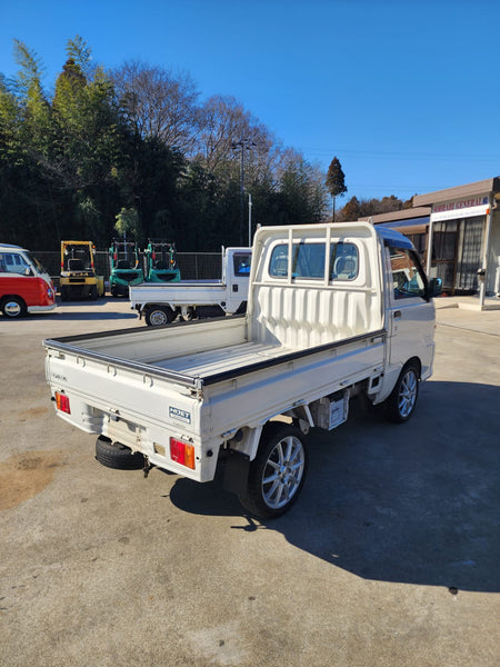 White 2001 Daihatsu Hijet 4x4 kei truck, photo 3 of 10