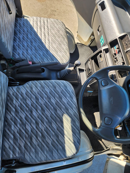 White 2001 Daihatsu Hijet 4x4 kei truck, photo 5 of 10