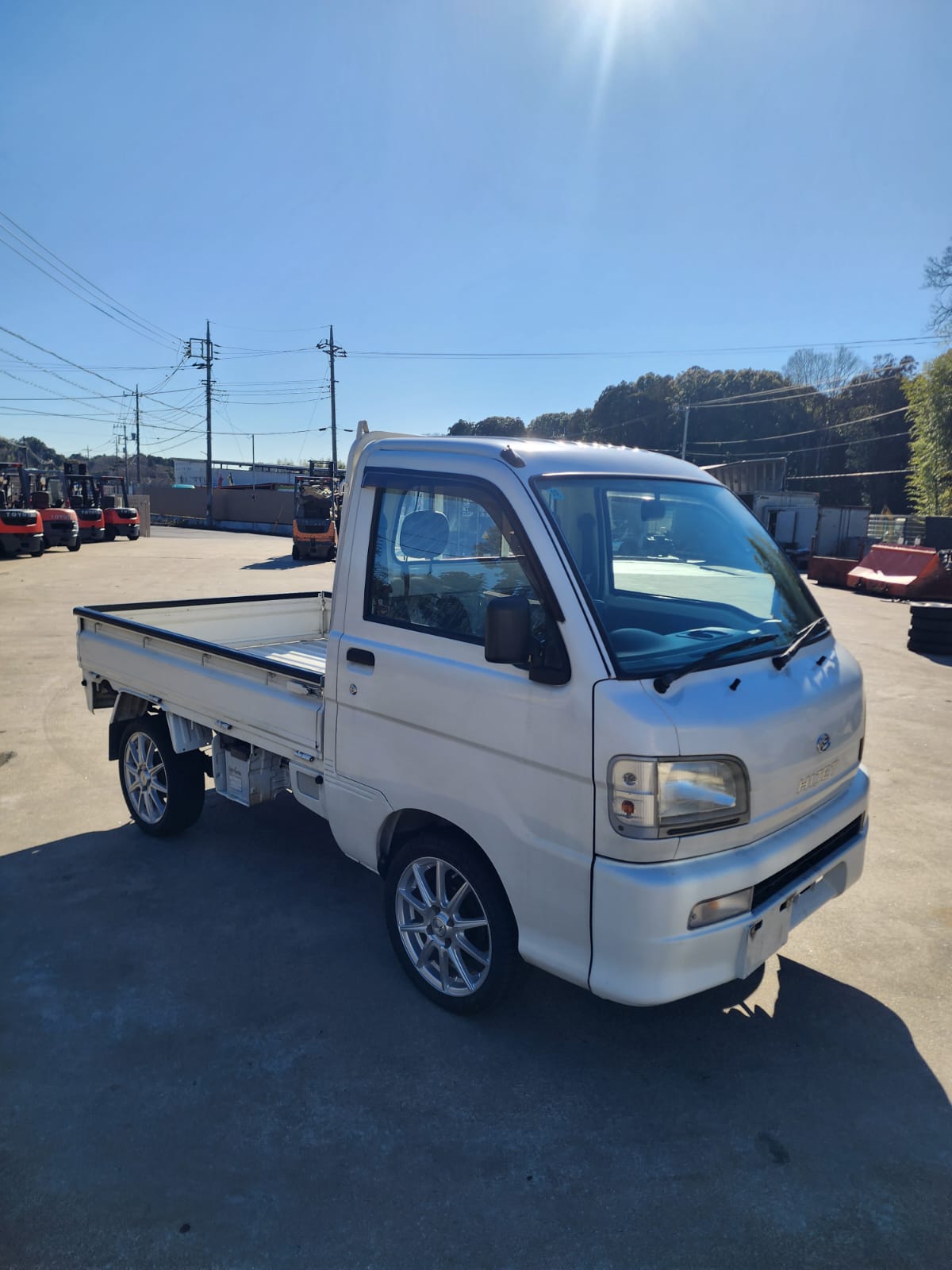 White 2001 Daihatsu Hijet 4x4 kei truck, photo 2 of 10