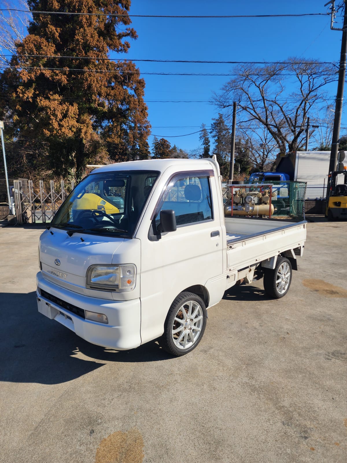 White 2001 Daihatsu Hijet 4x4 kei truck, photo 1 of 10