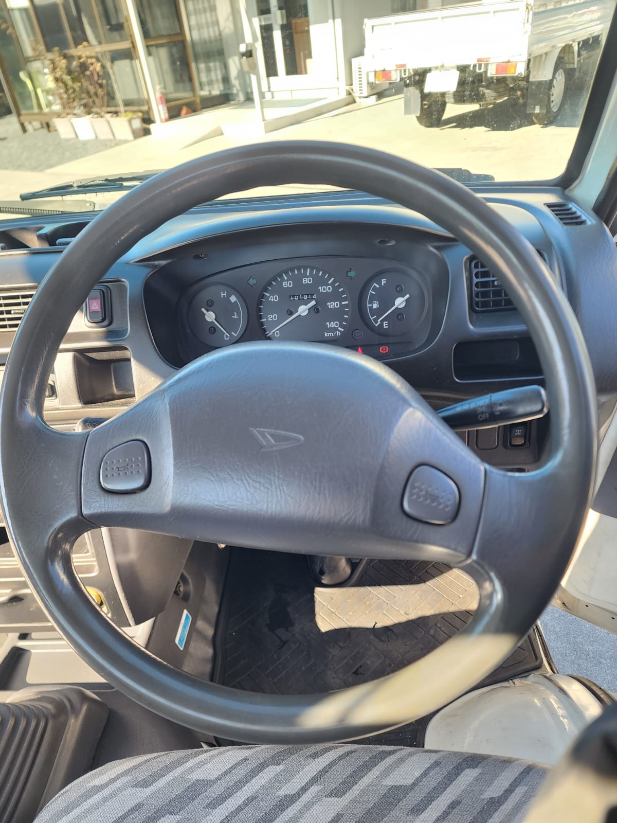 White 2001 Daihatsu Hijet 4x4 kei truck, photo 6 of 10
