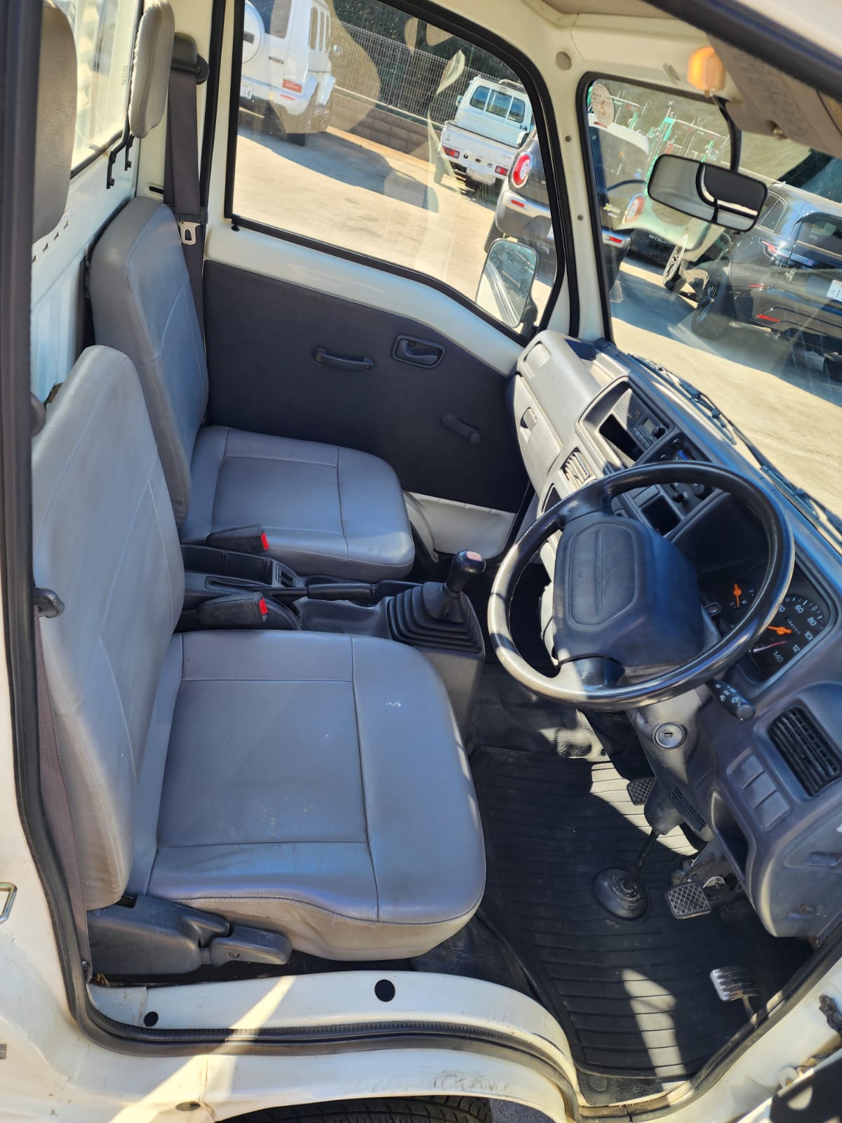 White 2001 Subaru Sambar 4x4 kei truck, photo 7 of 12