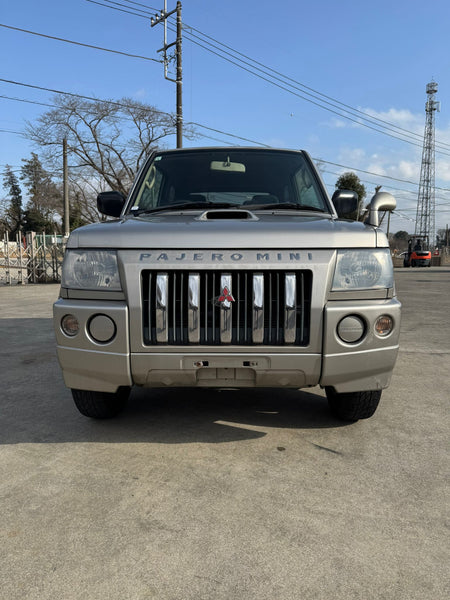 Silver 1999 Mitsubishi Pajero Mini 4x4 kei SUV, photo 2 of 11