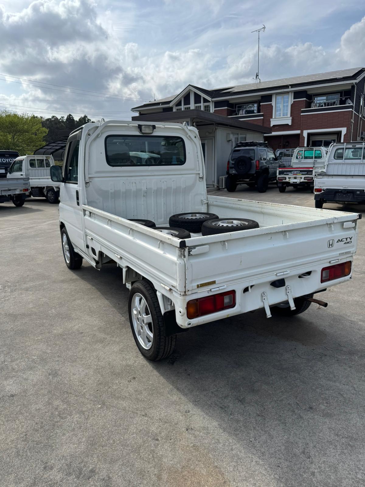 White 2001 Honda Acty 4x4 kei truck, photo 4 of 9