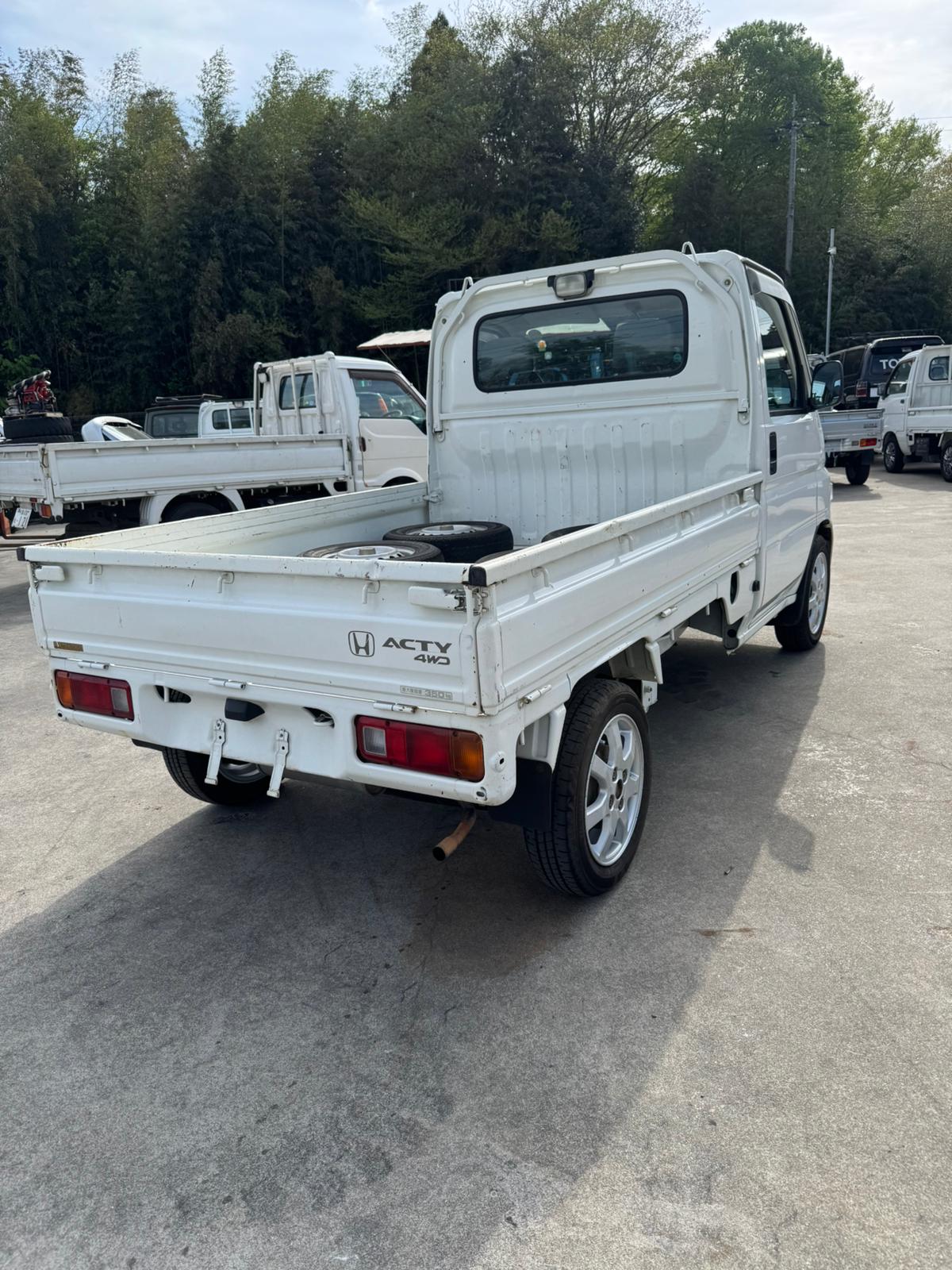 White 2001 Honda Acty 4x4 kei truck, photo 3 of 9