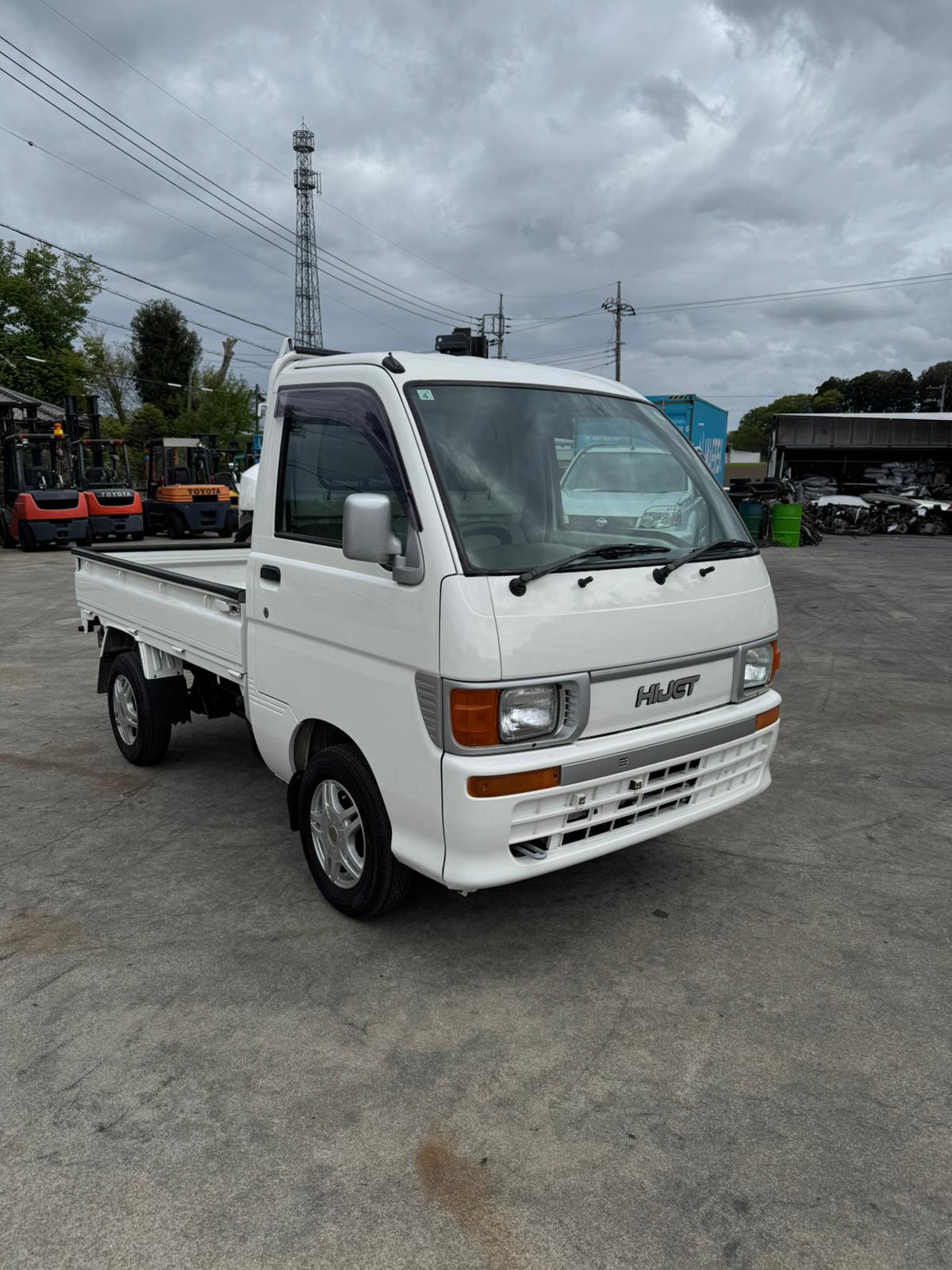 White 1998 Daihatsu Hijet Dump Truck 4x4, photo 2 of 12