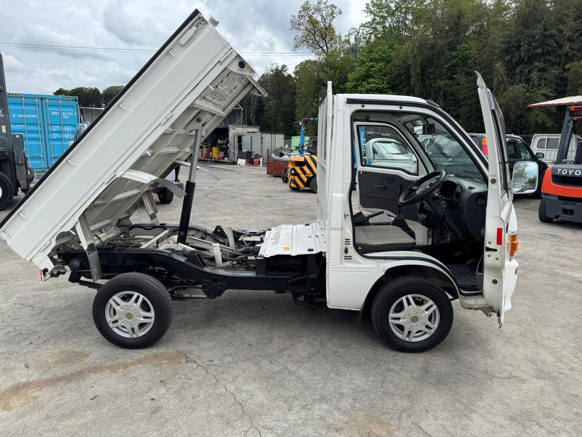 White 1998 Daihatsu Hijet Dump Truck 4x4, photo 7 of 12