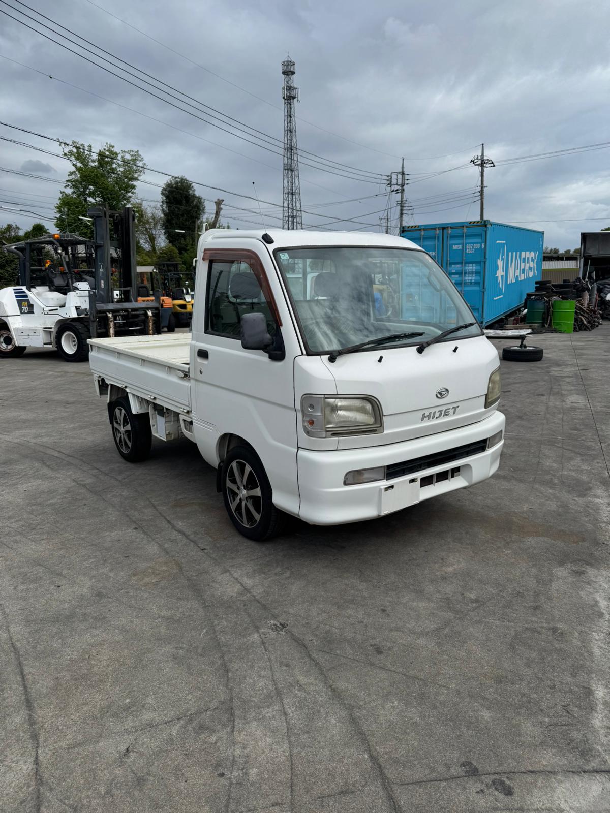 White 2001 Daihatsu Hijet 4x4 kei truck, photo 2 of 10