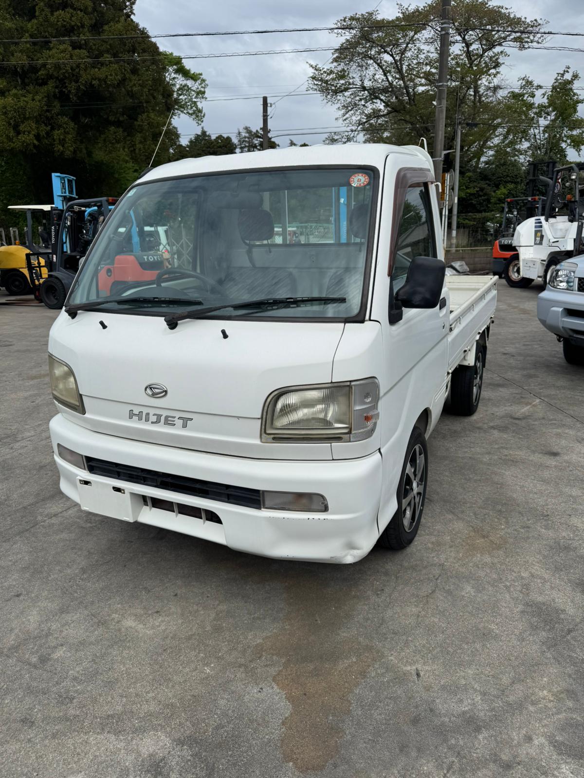 White 2001 Daihatsu Hijet 4x4 kei truck, photo 1 of 10