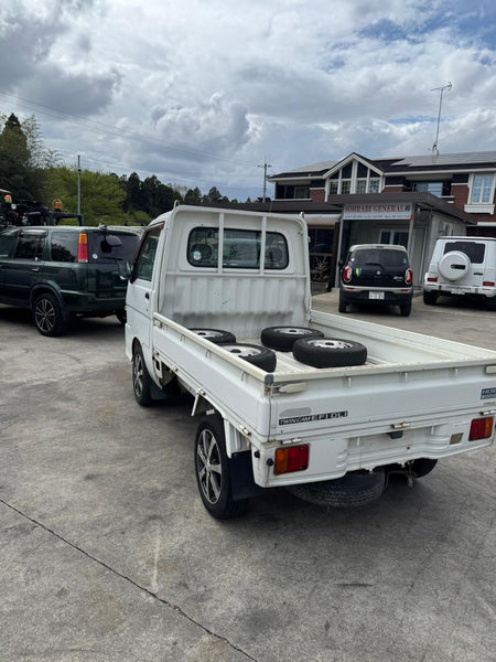 White 2001 Daihatsu Hijet 4x4 kei truck, photo 5 of 10