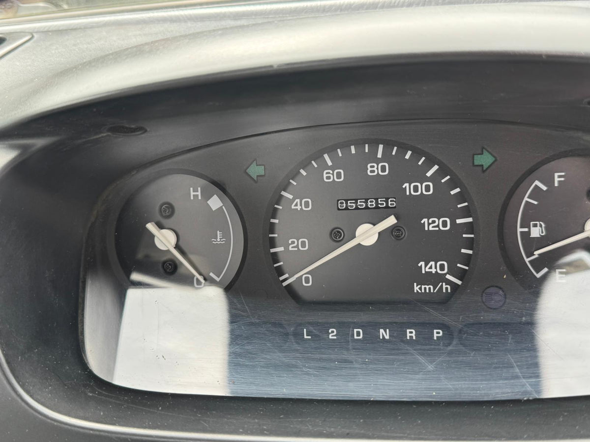 White 2001 Daihatsu Hijet 4x4 kei truck, photo 7 of 10