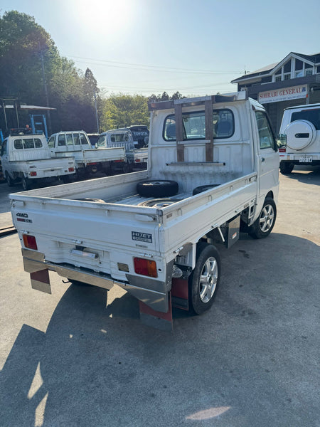 White 2000 Daihatsu Hijet 4x4 kei truck, photo 3 of 11