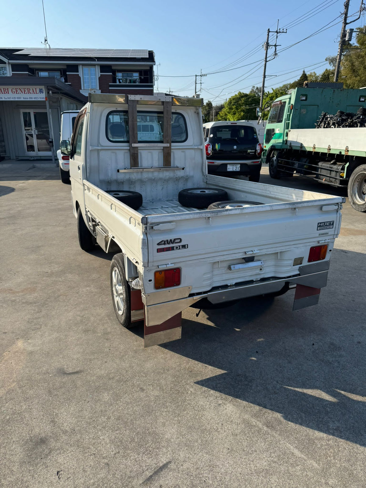 White 2000 Daihatsu Hijet 4x4 kei truck, photo 5 of 11