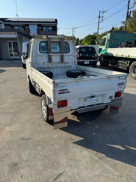 White 2000 Daihatsu Hijet 4x4 kei truck, photo 5 of 11