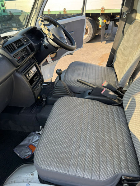White 2000 Daihatsu Hijet 4x4 kei truck, photo 10 of 11