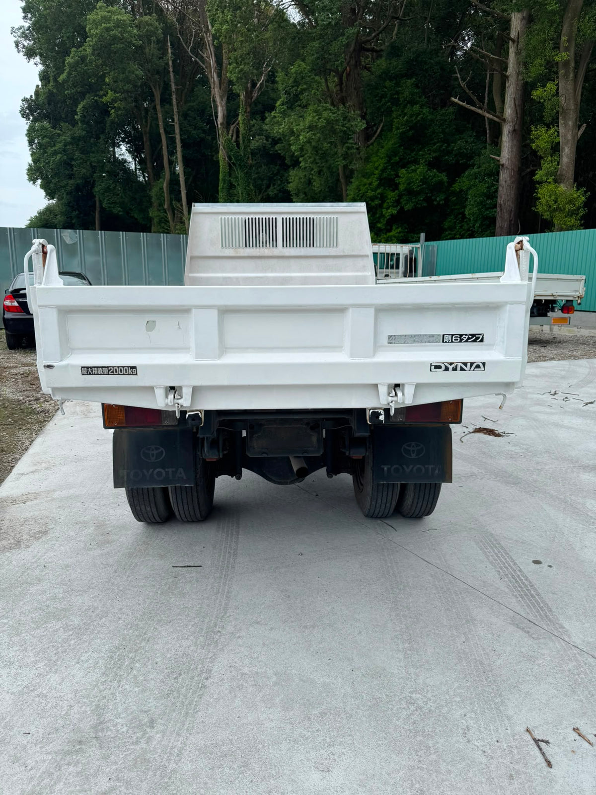 1999 Toyota Dyna Diesel Dump Truck, photo 5 of 10