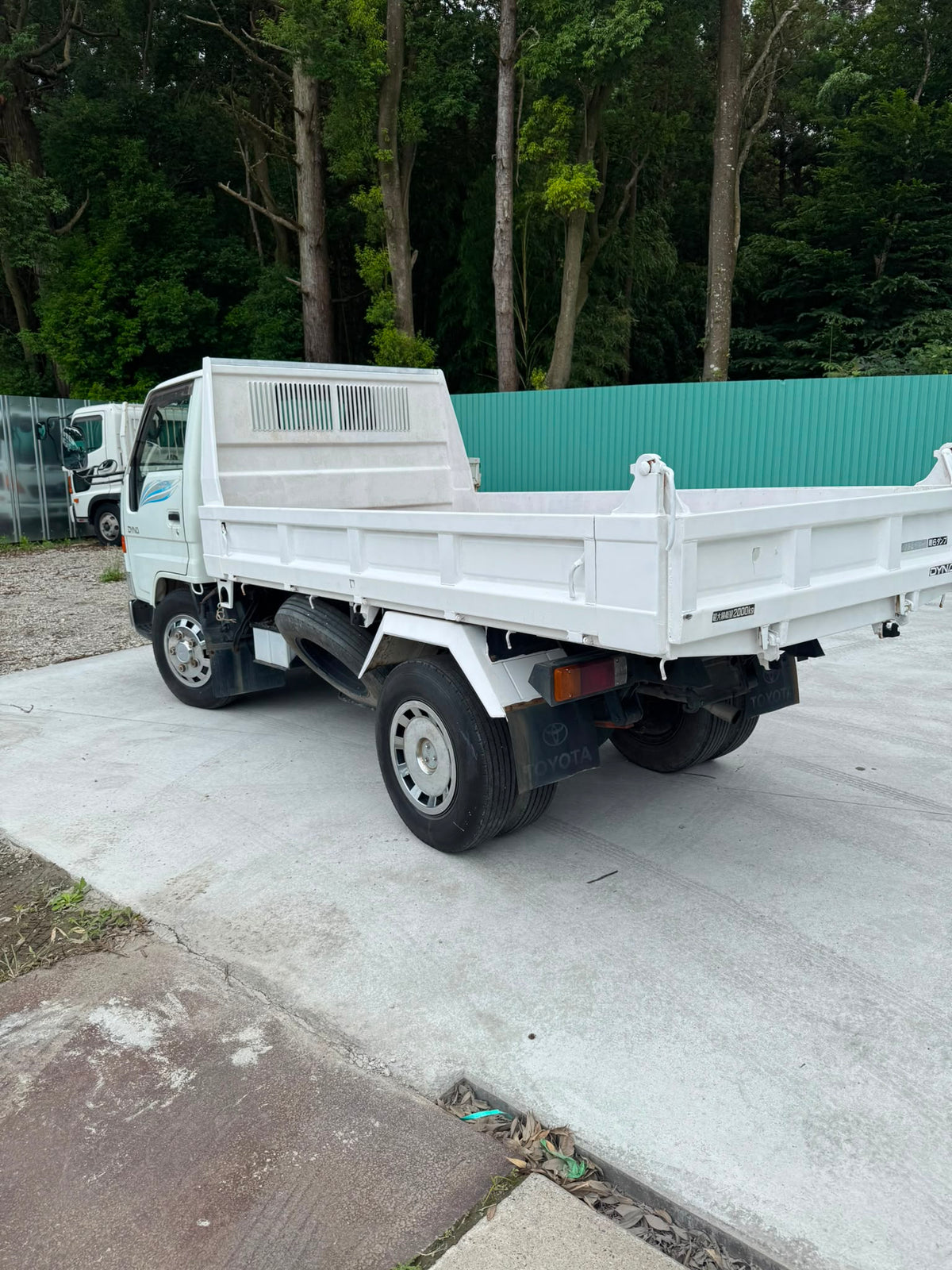 1999 Toyota Dyna Diesel Dump Truck, photo 4 of 10
