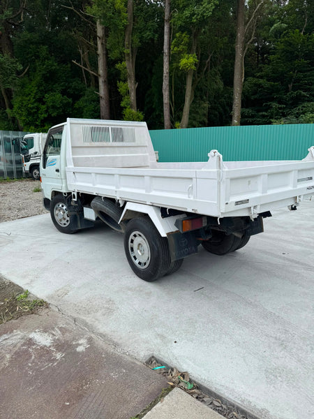 1999 Toyota Dyna Diesel Dump Truck, photo 4 of 10