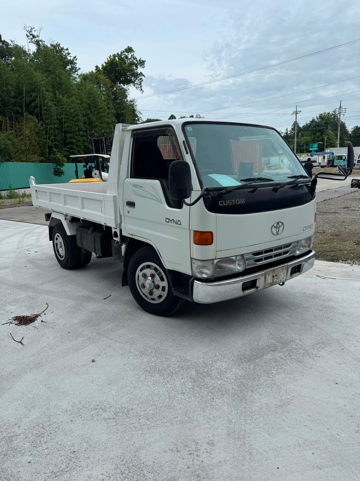 1999 Toyota Dyna Diesel Dump Truck, photo 3 of 10