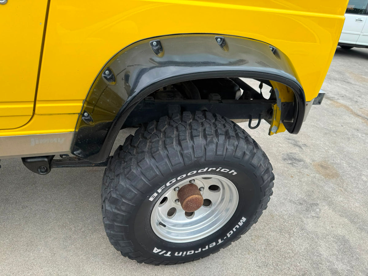 Yellow 1997 Suzuki Jimny Sierra 4x4 kei SUV, photo 12 of 14