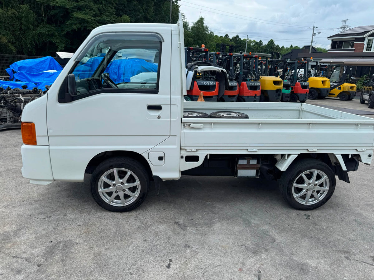 White 2001 Subaru Sambar 4x4 kei truck, photo 3 of 9
