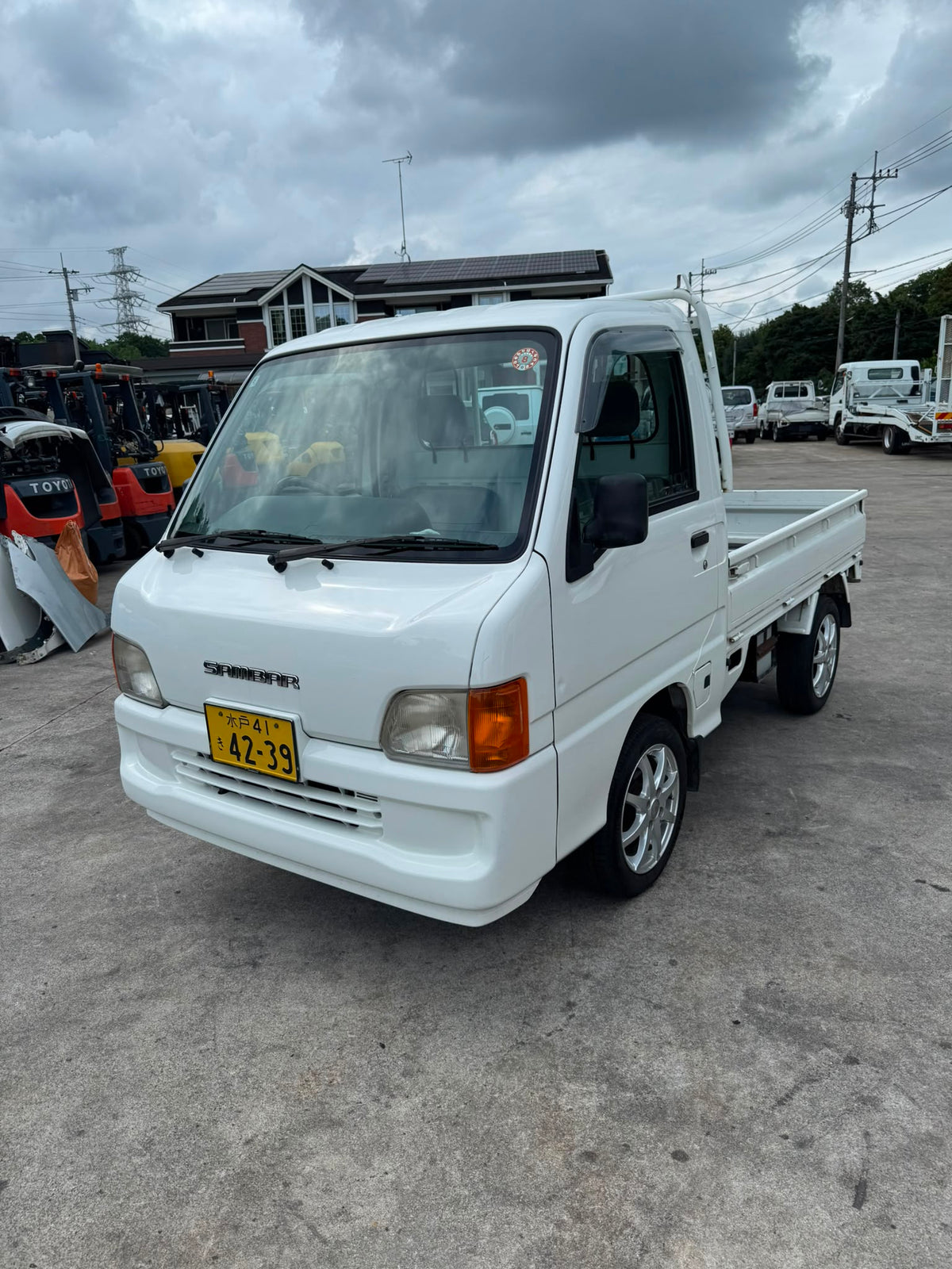 White 2001 Subaru Sambar 4x4 kei truck, photo 2 of 9