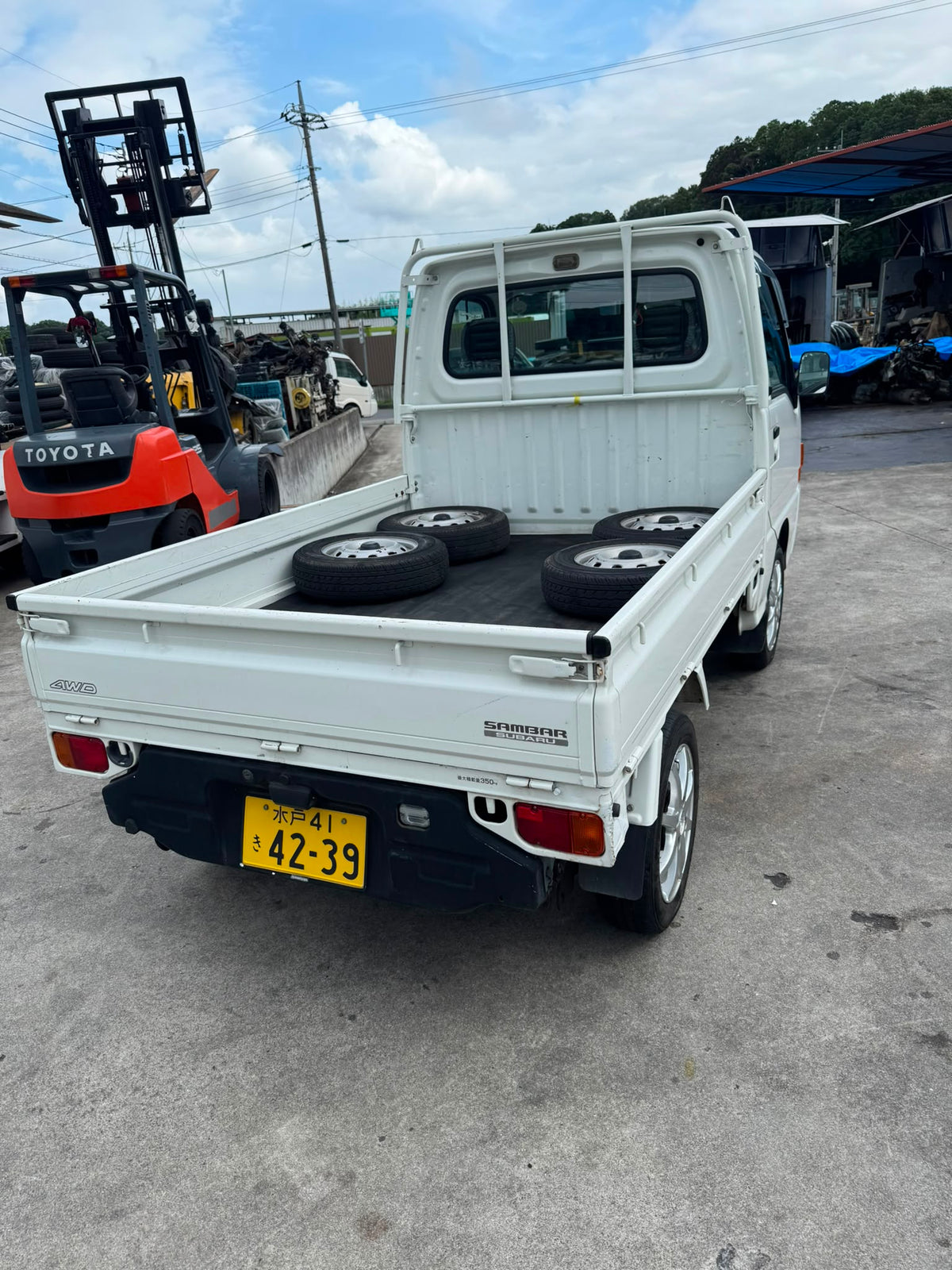 White 2001 Subaru Sambar 4x4 kei truck, photo 5 of 9