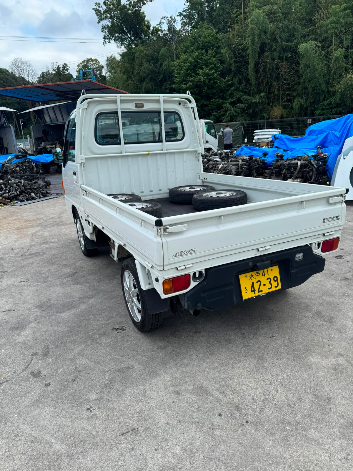 White 2001 Subaru Sambar 4x4 kei truck, photo 4 of 9