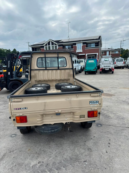 Beige 2000 Daihatsu Hijet 4x2 kei truck, photo 5 of 9