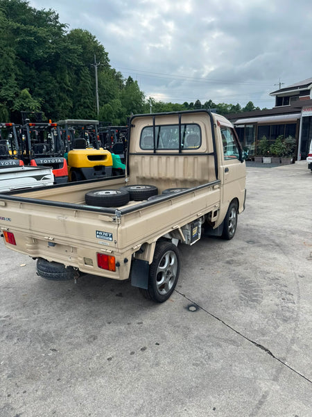 Beige 2000 Daihatsu Hijet 4x2 kei truck, photo 6 of 9