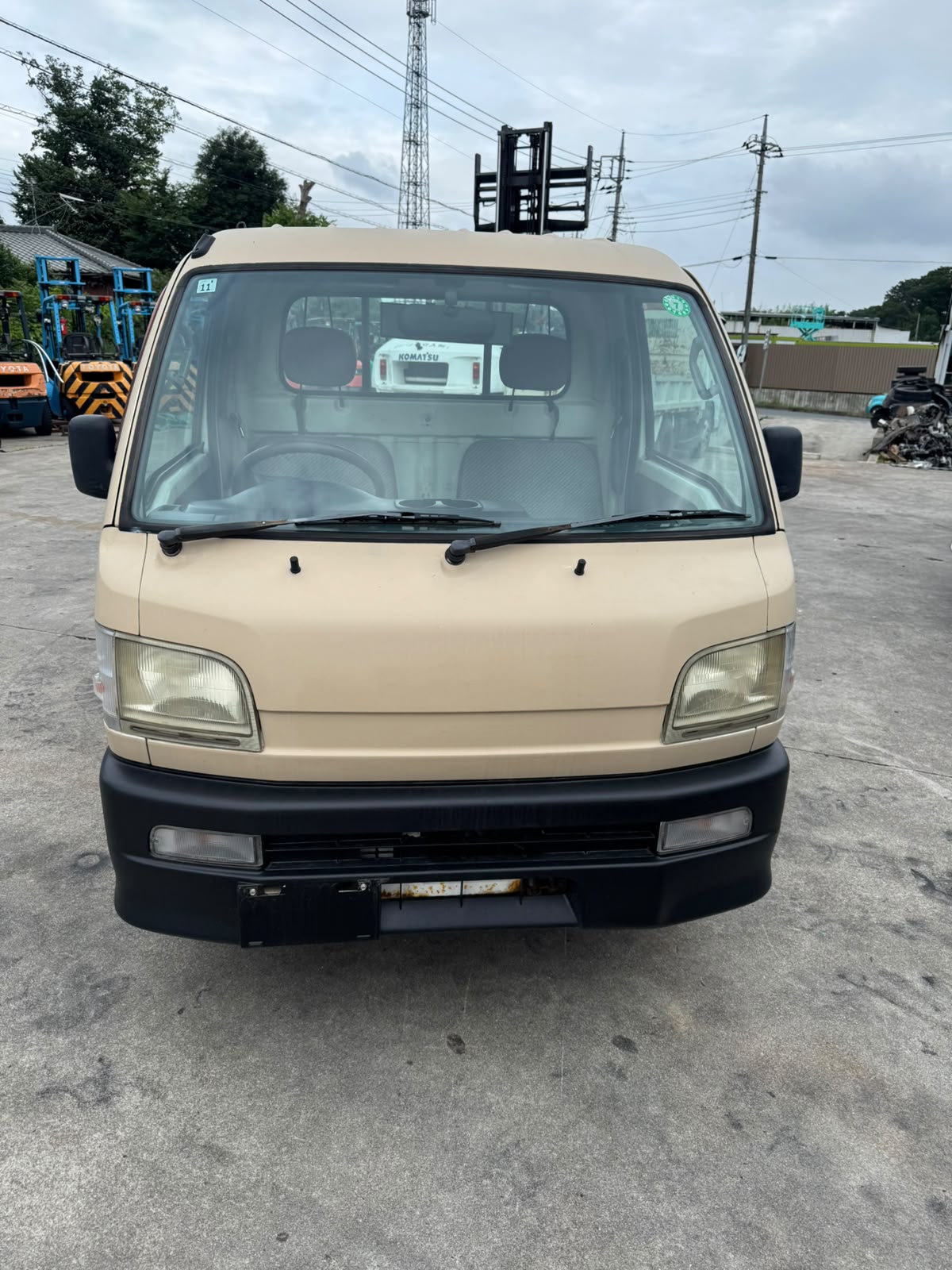 Beige 2000 Daihatsu Hijet 4x2 kei truck, photo 2 of 9