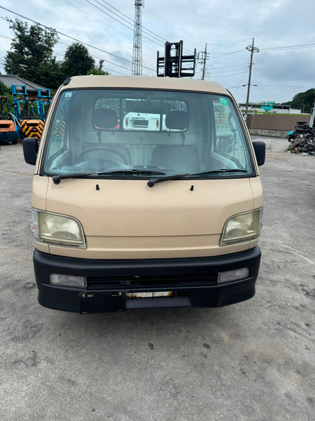 Beige 2000 Daihatsu Hijet 4x2 kei truck, photo 2 of 9