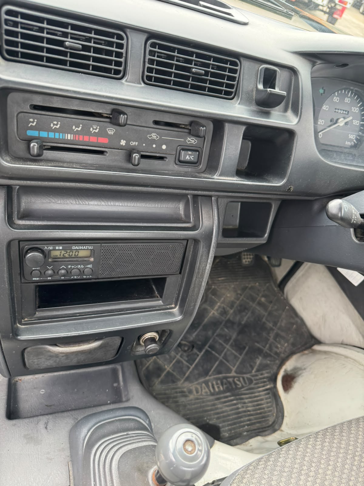 Beige 2000 Daihatsu Hijet 4x2 kei truck, photo 9 of 9