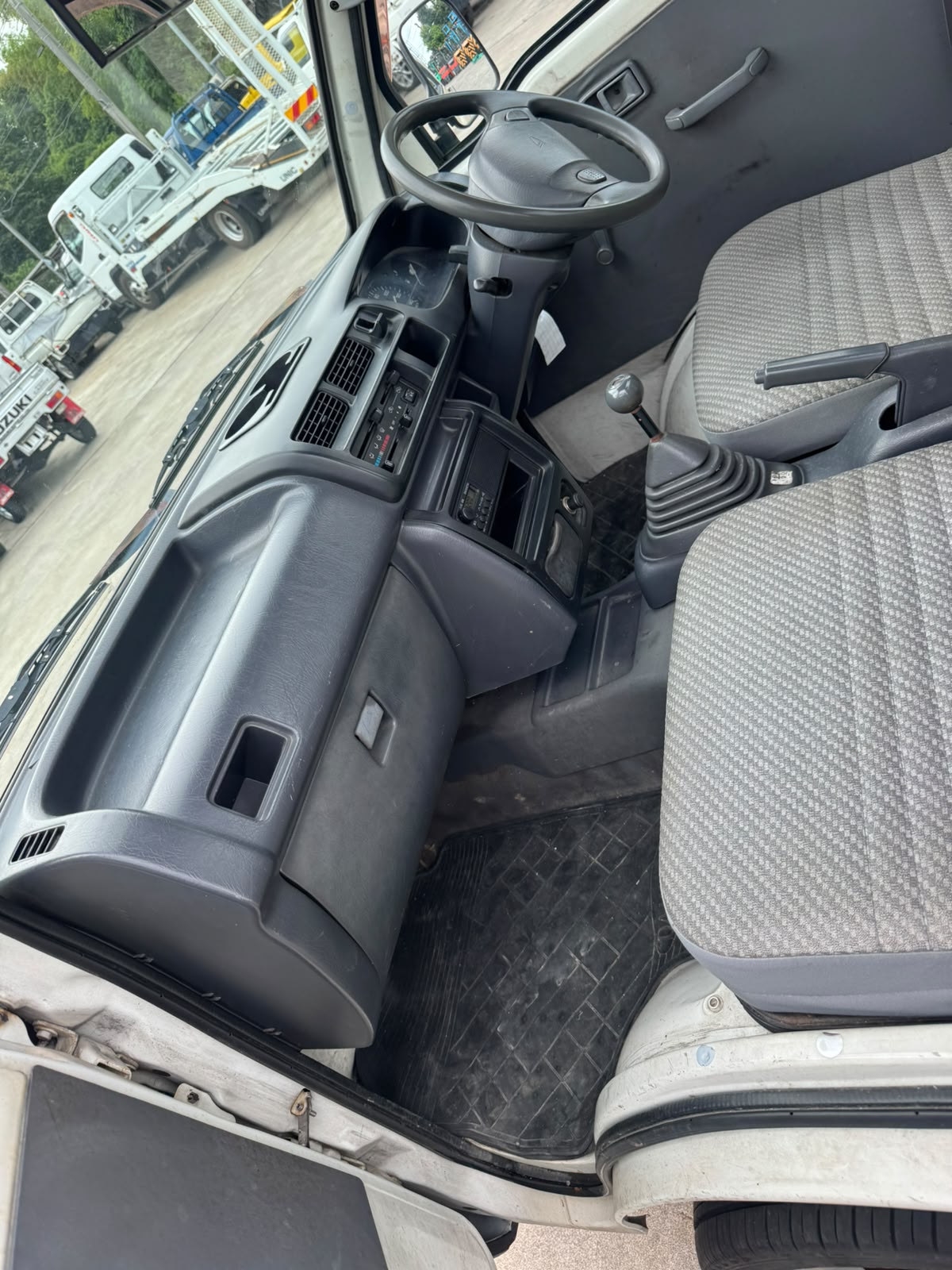Beige 2000 Daihatsu Hijet 4x2 kei truck, photo 7 of 9