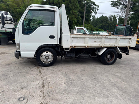 White 1998 Isuzu Elf Diesel Dump Truck 4x2, photo 4 of 14