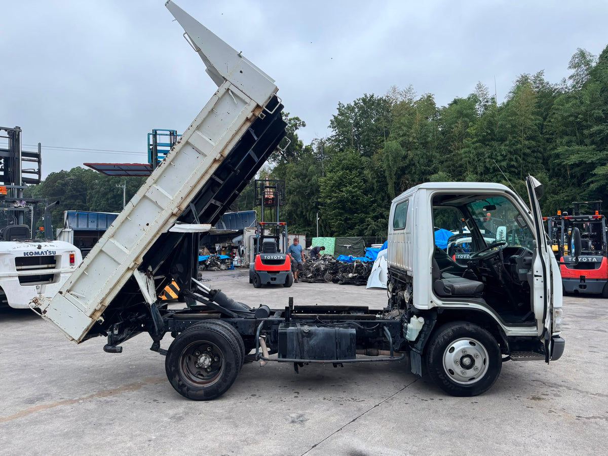 White 1998 Isuzu Elf Diesel Dump Truck 4x2, photo 11 of 14