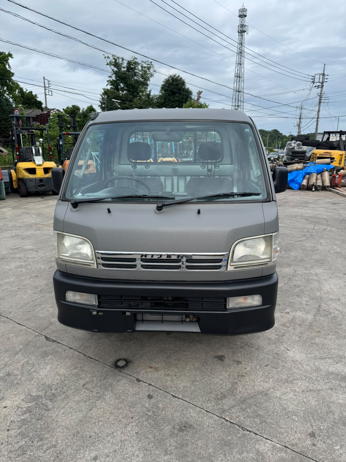 Grey 2000 Daihatsu Hijet 4x4 kei truck, photo 2 of 11