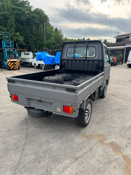 Grey 2000 Daihatsu Hijet 4x4 kei truck, photo 5 of 11