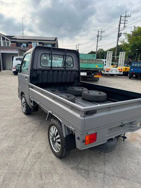 Grey 2000 Daihatsu Hijet 4x4 kei truck, photo 4 of 11
