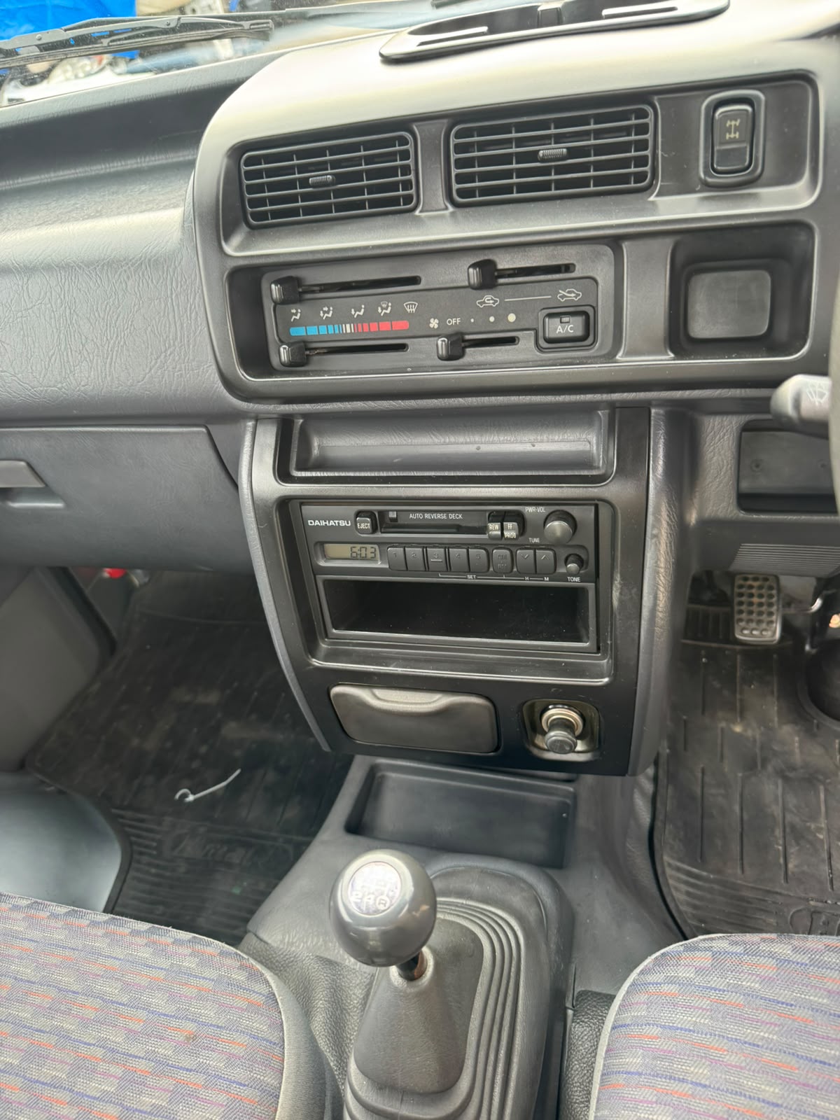 Grey 2000 Daihatsu Hijet 4x4 kei truck, photo 10 of 11