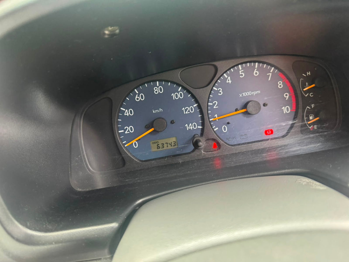 Silver 2000 Suzuki Jimny 4x4 kei SUV, photo 7 of 10