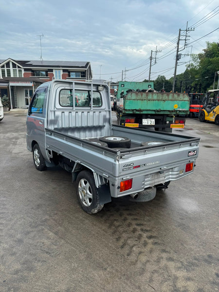 Silver 2001 Daihatsu Hijet 4x4 M/T kei truck, photo 4 of 11