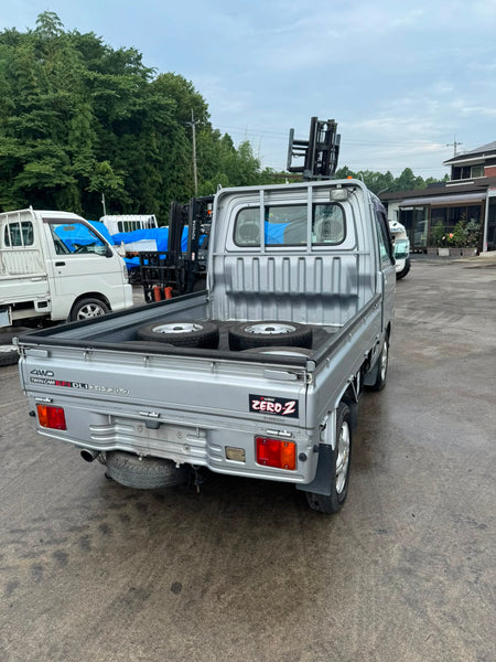 Silver 2001 Daihatsu Hijet 4x4 M/T kei truck, photo 6 of 11
