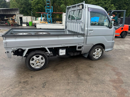 Silver 2001 Daihatsu Hijet 4x4 M/T kei truck, photo 7 of 11
