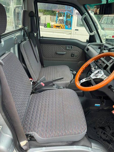 Silver 2001 Daihatsu Hijet 4x4 M/T kei truck, photo 8 of 11