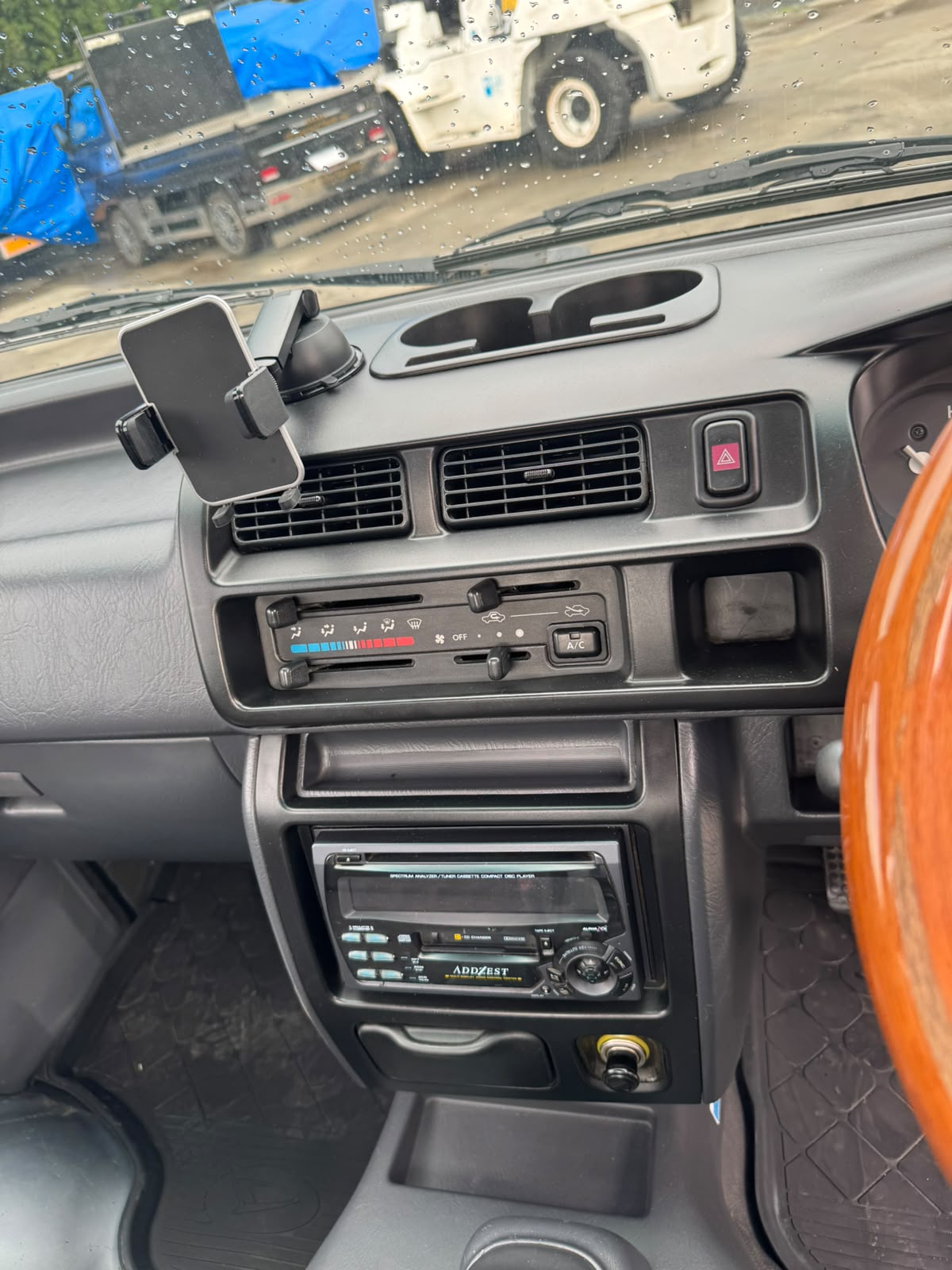 Silver 2001 Daihatsu Hijet 4x4 M/T kei truck, photo 9 of 11